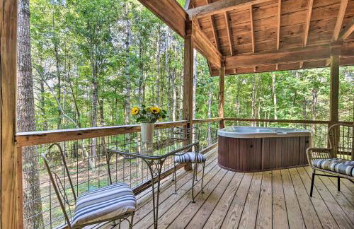 Romantic Asheville Area Cabin with Deck and Hot Tub! - Foto 24