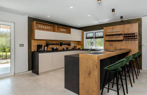 Luxury Villa Santa Cruz with XL pool and Jacuzzi - Photo 10