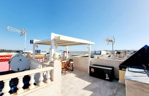 Charming Upper Bungalow with Terrace and Communal Pool in Torrevieja - Foto 14