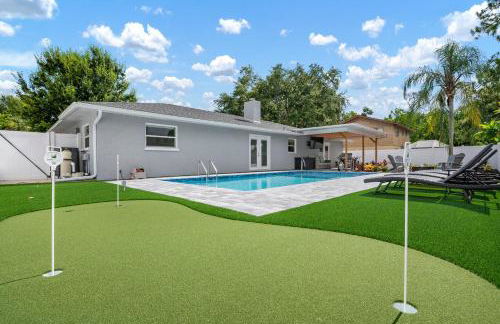 Serenity by the Sea! Cozy pool home with putting green & fire pit! - Foto 7