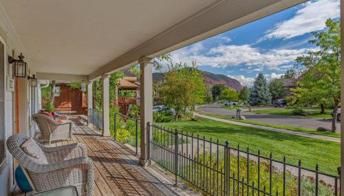 Cozy Home with Sauna 5 bedrooms 3 bathrooms Sleeps 12 - Photo 2, Garden, Garden view