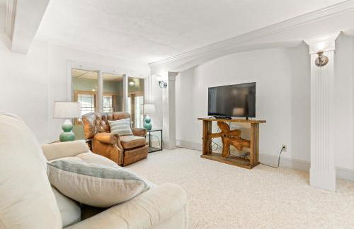 Spacious Lakefront Retreat w/Stunning Views - Foto 11