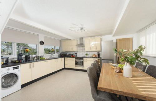 Bridge Apartment - Free Parking & WiFi - Near Perranporth Beach - Foto 11