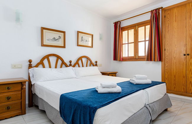 Sol y Mar Apartments - Photo 8