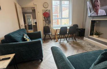 4 Bedroom House, Central City Location - Photo 9