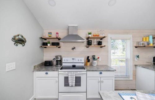 The Lyellton House: Water View, Steps from Beach - Foto 36