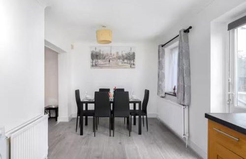 Spacious 4-Bedroom Family Home near Wembley - Foto 9