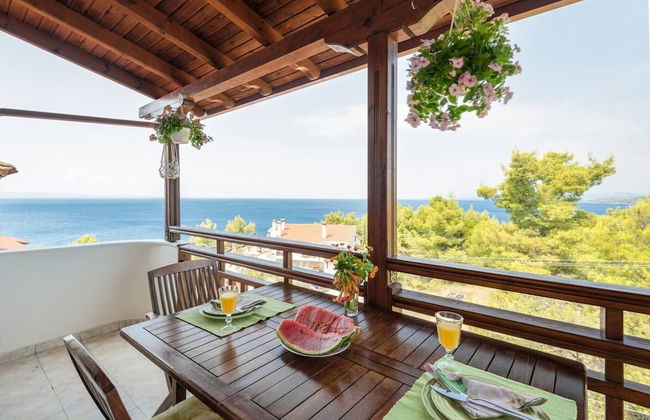 Beautiful and Modern Apartment in Neos Marmaras - Photo 1