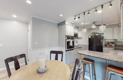 Sideline Sanctuary: Cozy Nights, Game Day Lights - Foto 8