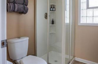 Entire Home on the water, 2 kayaks, Game room, Firepit, BBQ grill, Netflix WiFi - Foto 26