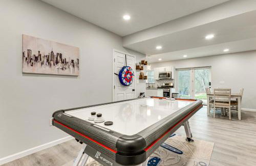 Renovated Logan Home with Pond and Fire Pit - Foto 17