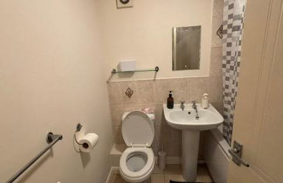 Cosy 2 Bedroom House - Large Driveway, EV Socket, WiFi, Contractor & Leisure Stays - Foto 17