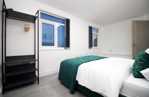 New Cardiff Bloc Exclusive Apartments By Prime Stays - Shops and Parking - Great for Groups and Families - Foto 72