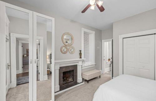 Walk to Forest Park Euclid Fire Pit Porch Swing - Foto 28