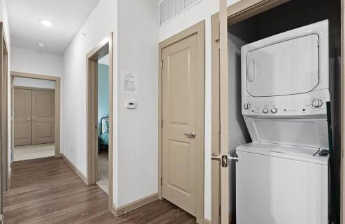 Luxe 2B/2B Getaway - Pool, Gym, Garage, Pet Wash - Foto 23