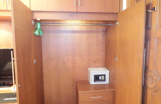 Tara Court Hotel - Photo 32