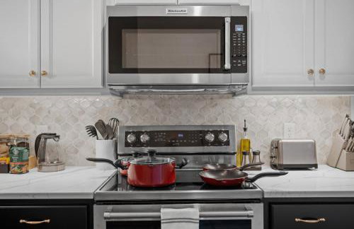 Immaculate Penthouse Double King Suite on Butler St with rooftop deck and free off street parking - Foto 20