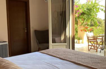 House with Garden in Peratata - 10' from City Center - Photo 6