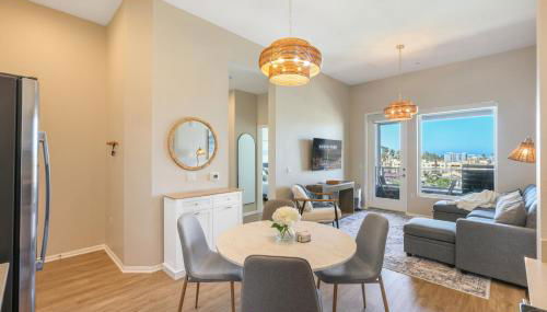 Luxury Living in N Park, 2BR, King Beds, Parking - Foto 3