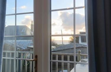 'Sunset Lodge' Peaceful Coastal Retreat with Hot Tub - Photo 18