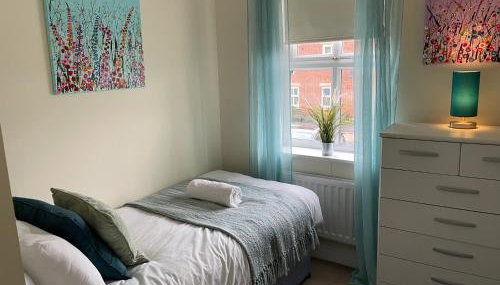 Fleetwood - 3 bedroom apartment, fab 4 contractors - Foto 4