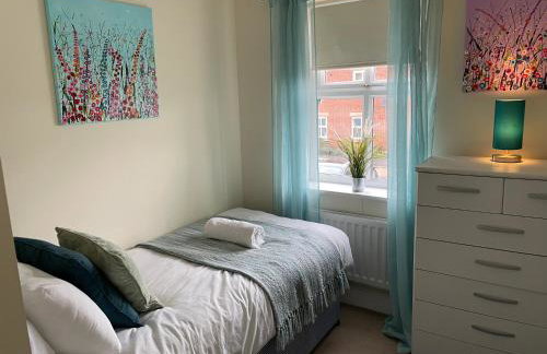 Fleetwood - 3 bedroom apartment, fab 4 contractors - Foto 4