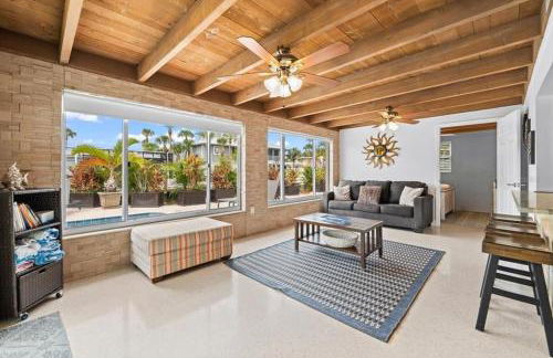 Private Village Home with Heated pool & spa with private front courtyard - Photo 23