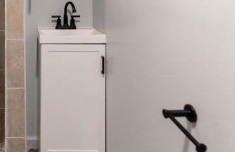 Euclid Near Lake Erie Cleveland king bed - Foto 2