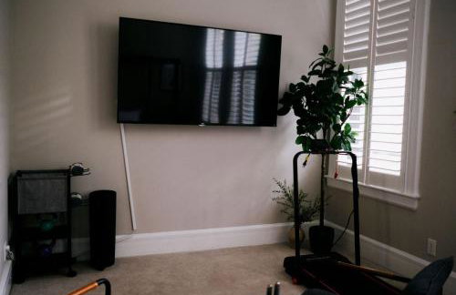 Top 1 Rated 4BR Lincoln Park House - King Bed - Photo 25