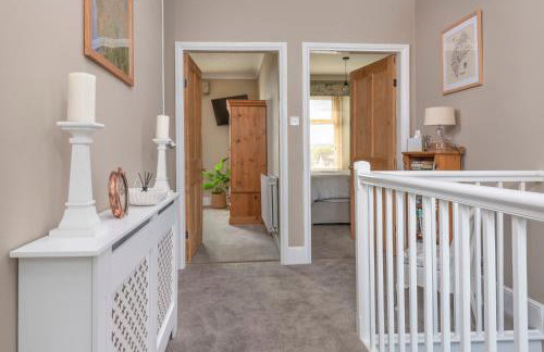 Spacious 4-Bed Home Families & Professionals - Foto 1