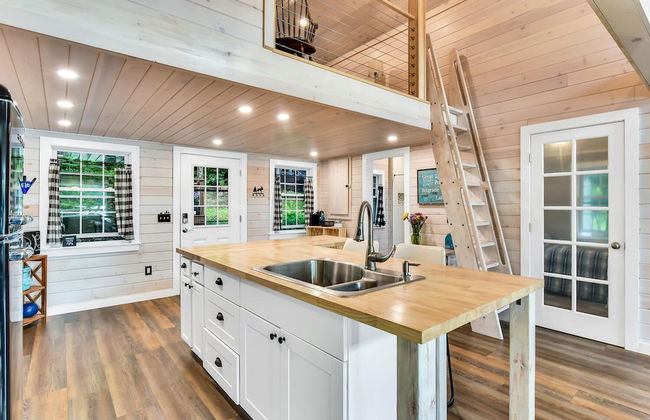 Gables End Cottage in Belgrade - Photo 2