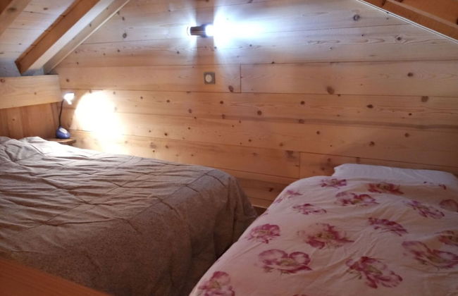 Chalet in Lovely, Rich Forest Setting With a Beautiful View - Photo 5