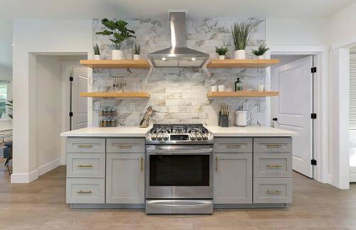 East Sac Getaway, Walking Distance to Hospitals - Photo 11