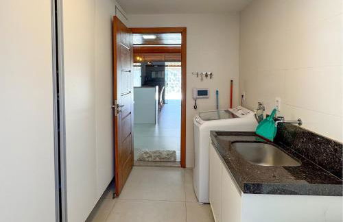 casadecastelhanos, Quadra do MAR de CASTELHANOS, 4 suítes com AR, Churrasqueira, Piscina, Hidromassagem, Cozinha INTEGRADA GOURMET Ideal para FAMÍLIA E AMIGOS - Foto 51