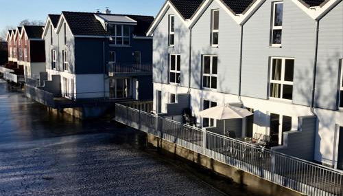 Familienhaus an der Nordsee - Sauna - Kamin - Südterrasse direkt über dem Wasser - Foto 2