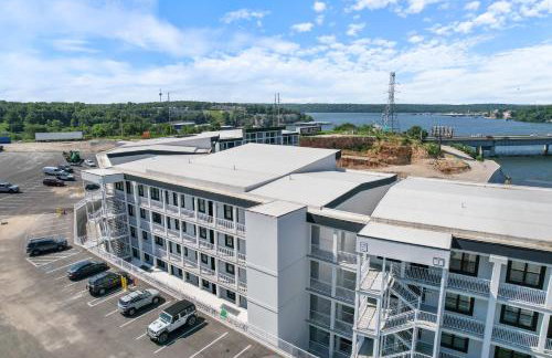 Topsider Condo w/ Stunning Lake Views, Shuffleboard & King Beds - Foto 67