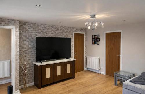 Modern 4-Bed House-Close Links to M5 & M6 - Foto 1