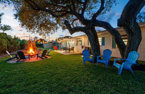 Surf Drive - Ultimate Beach Getaway for Families - Photo 58