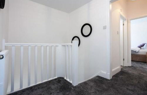 Spacious Comfortable house close to Etihad+parking - Foto 17