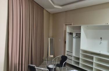 Casa espaçosa, Mobiliada e bem localizada - Foto 11