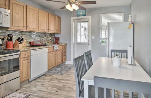 Ormond Beach Home with Screened Porch, Walk to Shore - Photo 8