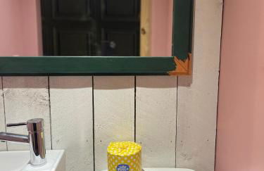 Top House -Stylish property in village location - Photo 7