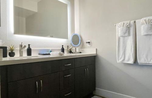 Lux One Bedroom Condo with Garden View - Photo 17