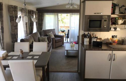 Logi-Bear Lodge with Hot Tub - Photo 9