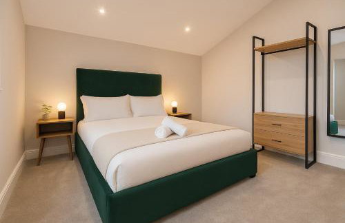 Modern Central Apartment + King Size Bed + Garden - Foto 9