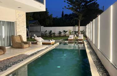 Luxury Villa with Pool, BBQ & Garden in Vouliagmeni - Foto 4