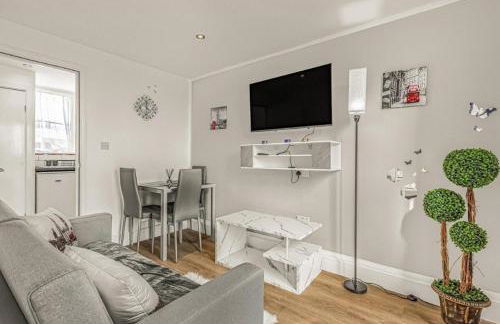 Amazing Marina-Overlooking 1Bed - Photo 18