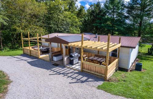 Take 5 Retreat with Hot Tub Relax, Rest, Refresh! - Foto 4