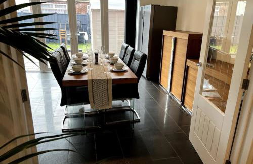 Large 5 Bedroom House Sleeps 10 Ideal for Contractors - Foto 21