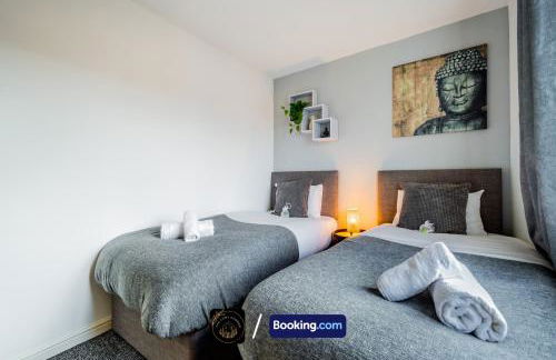 Cosy 4-Bed House l Garden l Free Parking l WiFi l Specious l Hosted by The Cosy Corner Nationwide - Foto 8